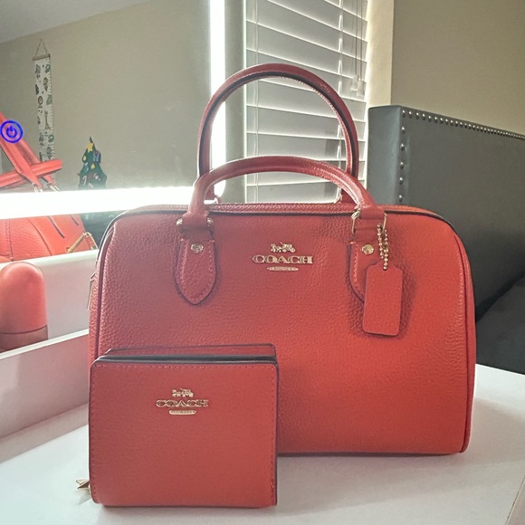 Coach Handbags - Coach Mango Medium Pebbled Leather & Snap Wallet